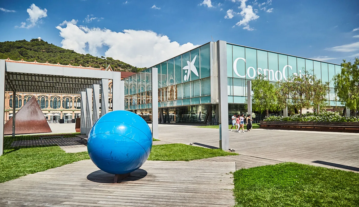 Imatge de la façana de l'edifici del CosmoCaixa.