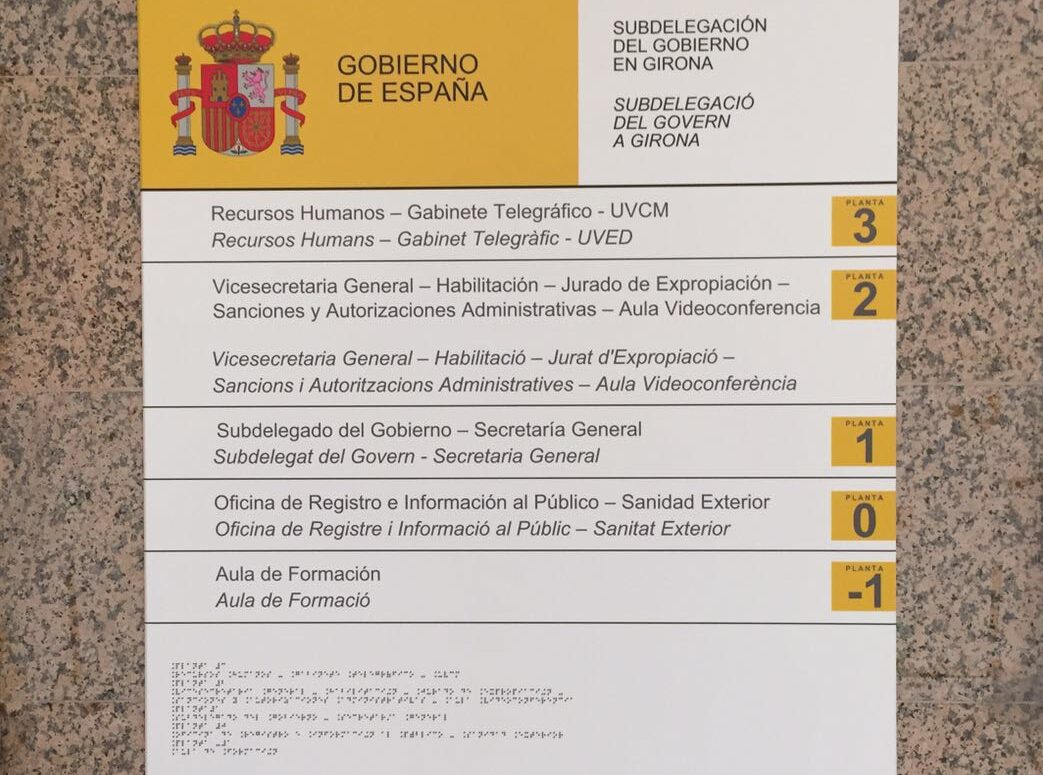 Senyalística accessible subdelegació del govern a Girona