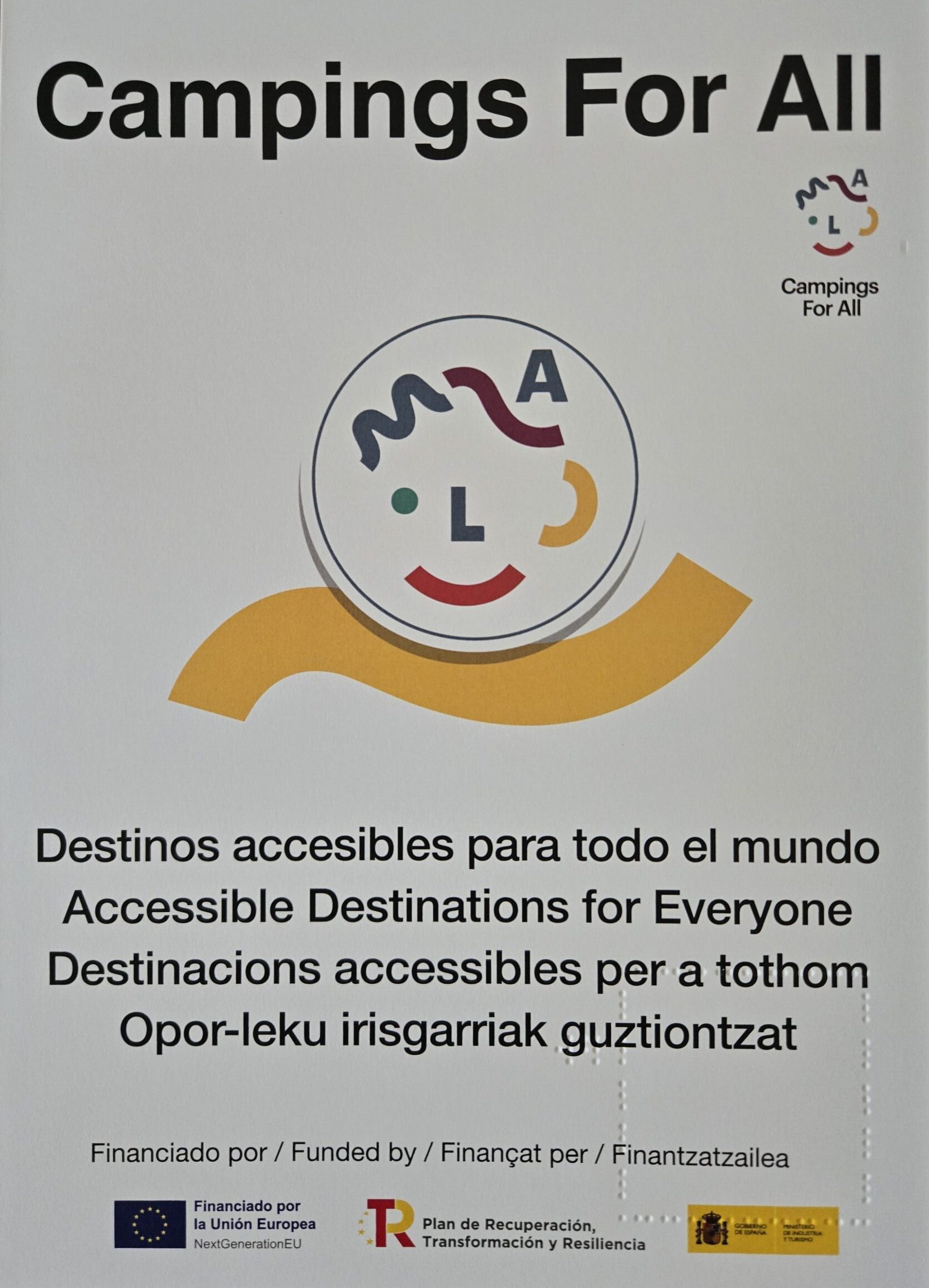 Full horitzontal blanc amb el títol "Campings For All" en gran a l'esquerra, el logotip del projecte al centre i el lema en espanyol, anglès, català i euskera a la dreta. A la part inferior, logotips de finançament europeu.