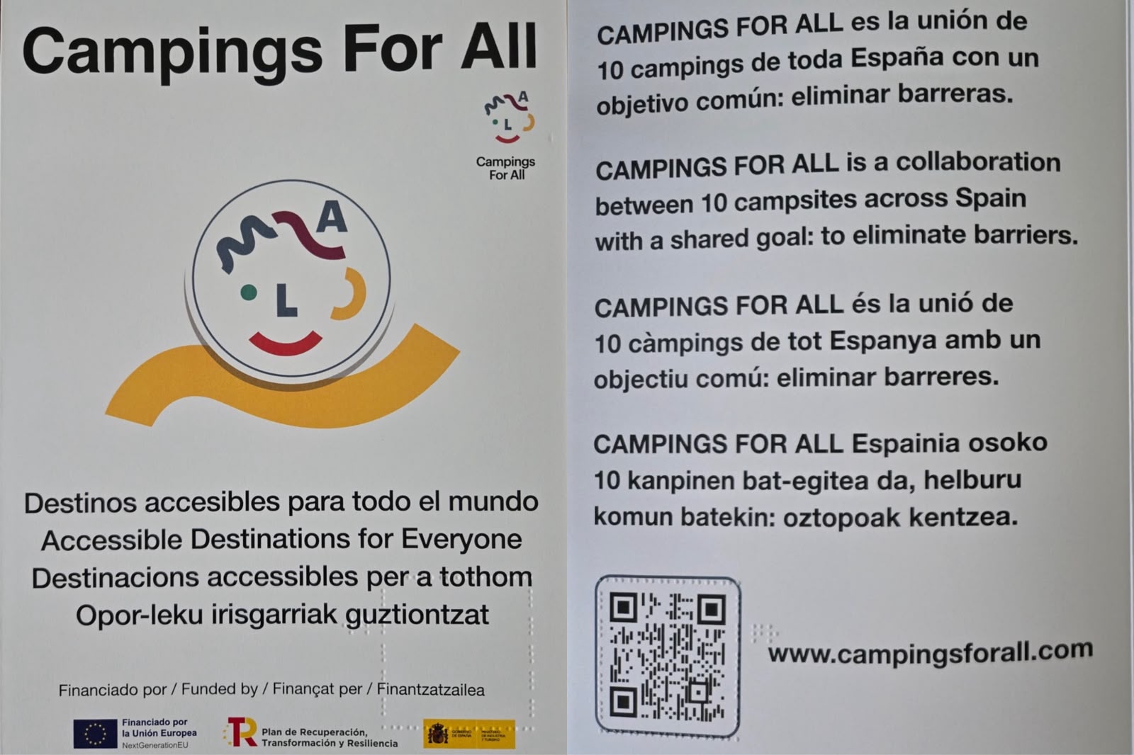 Doble pàgina del fulletó de Campings For All. A l'esquerra, el logotip del projecte, el lema "Destinacions accessibles per a tothom" en quatre idiomes i els logotips de finançament europeu. A la dreta, descripció del projecte en espanyol, anglès, català i euskera, amb un codi QR i la URL campingsforall.com.
