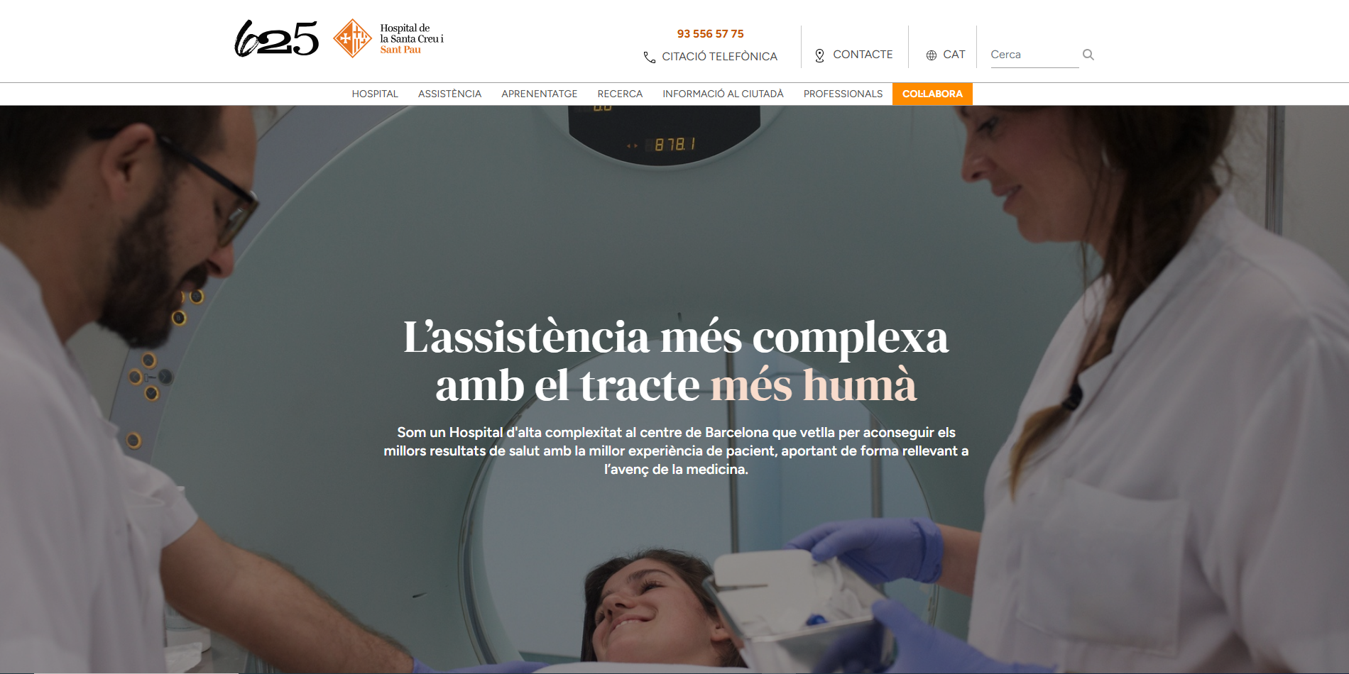 Captura de la pàgina d'inici del web de l'Hospital de la Santa Creu i Sant Pau, amb el menú principal (Hospital, Assistència, Aprenentatge, Recerca, Informació al ciutadà, Professionals, Col·labora) i la imatge de capçalera amb el titular "L'assistència més complexa amb el tracte més humà".